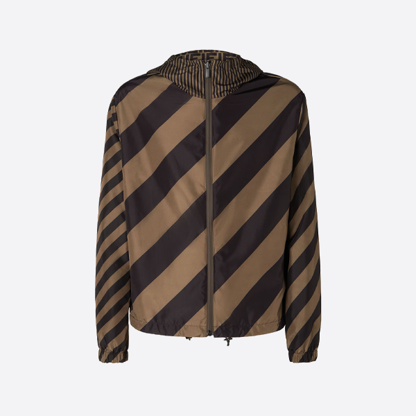 フェンディのオールオーバーロゴリバーシブルトレンチコート