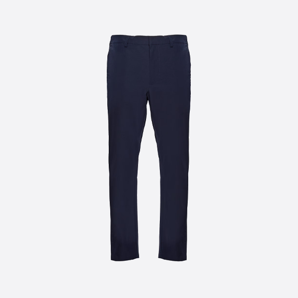 プラダのトライアングルラベルのスーツパンツ