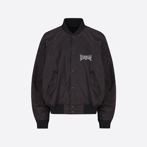 バレンシアガのフライトキルティングジャケット