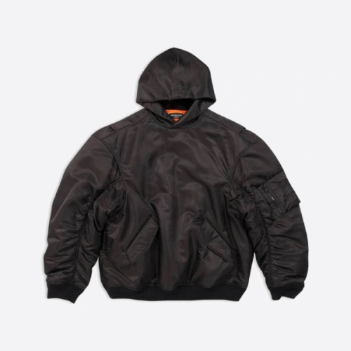 バレンシアガのフード付きプルオーバージャケット