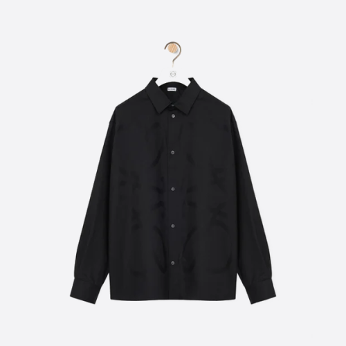 ロエベの大きな花柄の長袖シャツ（ブラック）