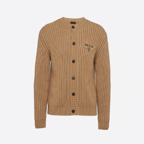 プラダのチャンキーニット、文字刺繍ウールカーディガン