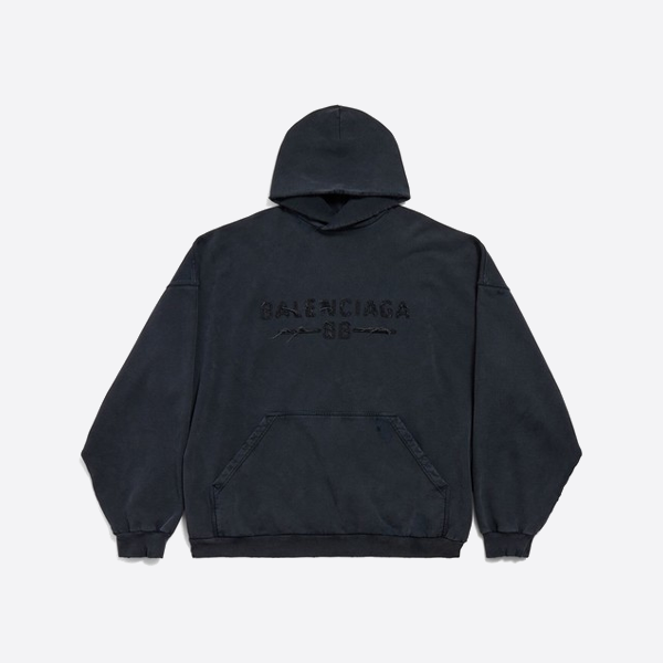 バレンシアガのダメージ加工ヘムパッチワークウォッシュパーカー